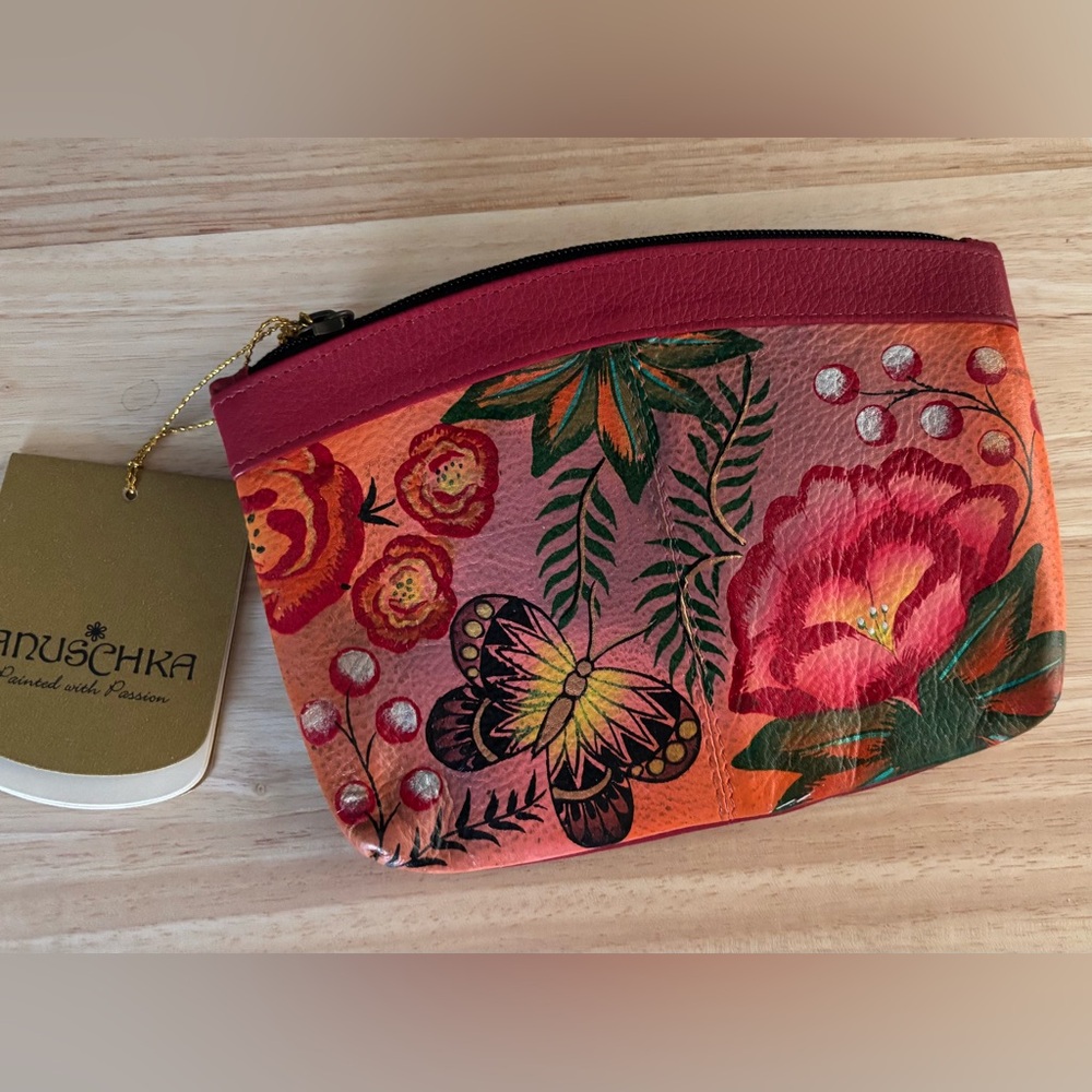 🍒2/$90🍒 NWT Anuschka Stunning Hand painted Floral Cosmetic/card holder/ Bag